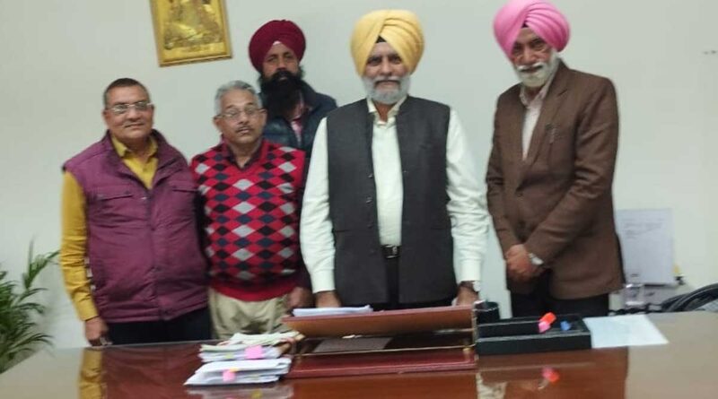 A delegation of Punjab Mandi Board Workers Union met the Chief Engineer